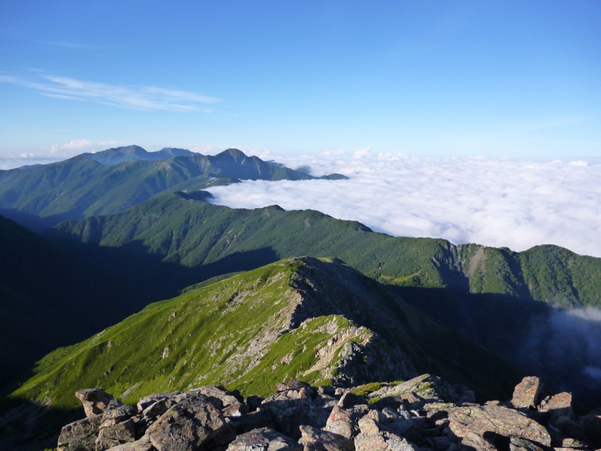 南アルプスを聖岳から仙丈ケ岳まで３０００m峰をつなぐテント泊縦走